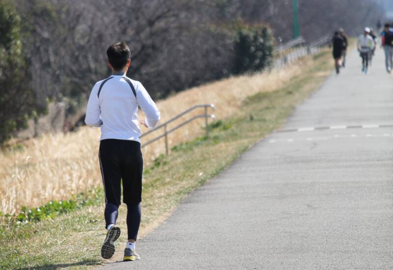 ランニングしている男性